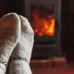 Come integrare un termocamino a pellet in una casa già arredata?